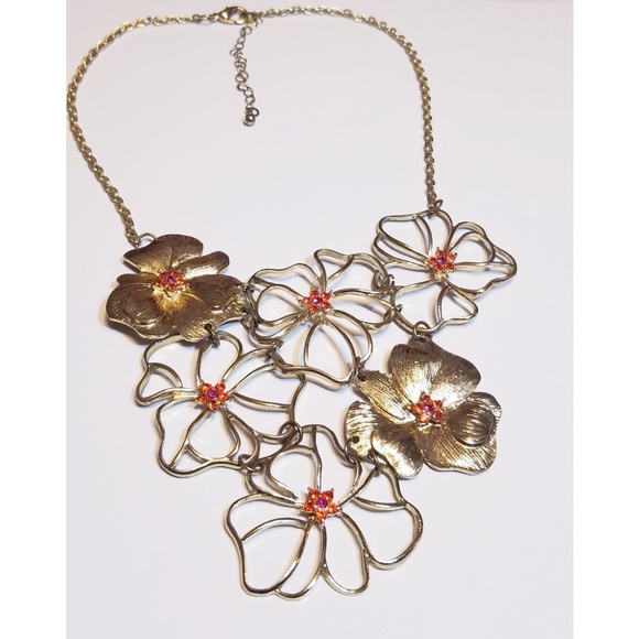 Xhilaration Jewelry - Xhilaration Flower🌺Necklace